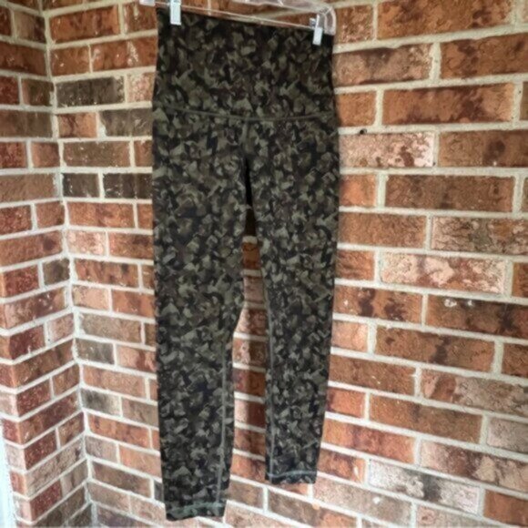 Lululemon  * Wunder Under Pant  Full-On Luon Roll Down EUC - Picture 3 of 14